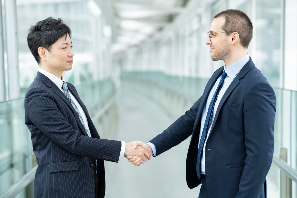 entrepreneurs hand shake